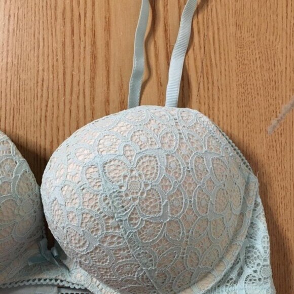 Womens Victorias Secret Lacey Padded Push Up Bra Light Blue size 36B - Picture 2 of 5